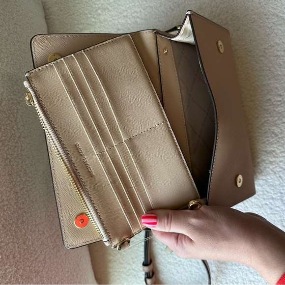 Michael Kors Blush Crossbody Bag with Gold Chain - Picture 2 of 2